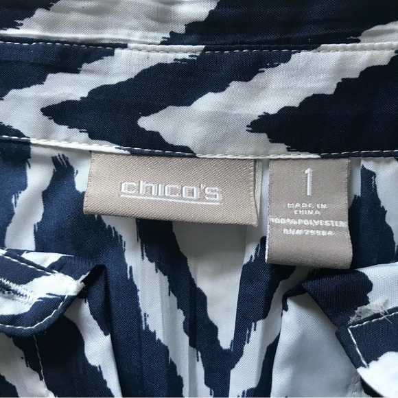 CHICO’S Navy & White Chevron crinkle coverup shirt Medium blouse Chico’s Size 1 - Picture 3 of 13